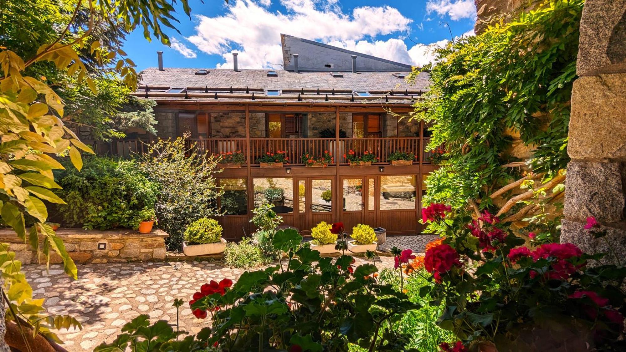Casa Cornel Hotel